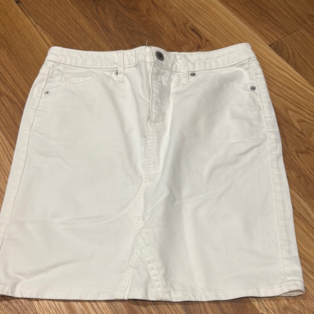 Universal Thread White Skirt